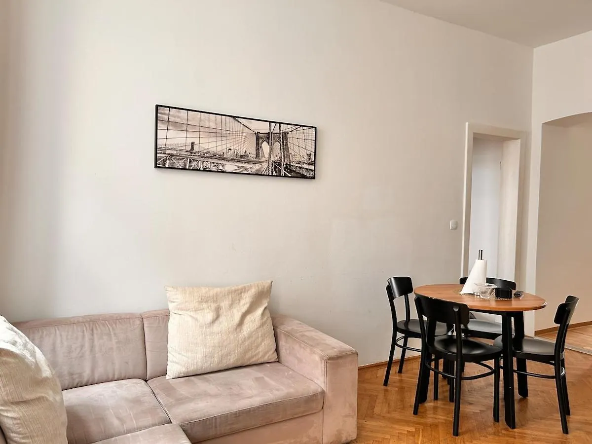 Spacious Central 4-Room Apartment For 6 Person - Near Subway Vienna