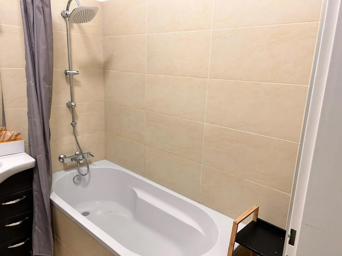 Spacious Central 4-Room Apartment For 6 Person - Near Subway Vienna
