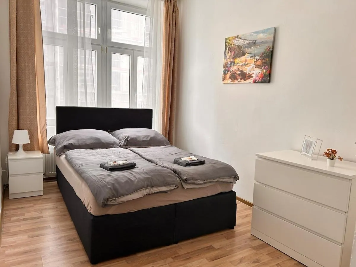 Spacious Central 4-Room Apartment For 6 Person - Near Subway Vienna