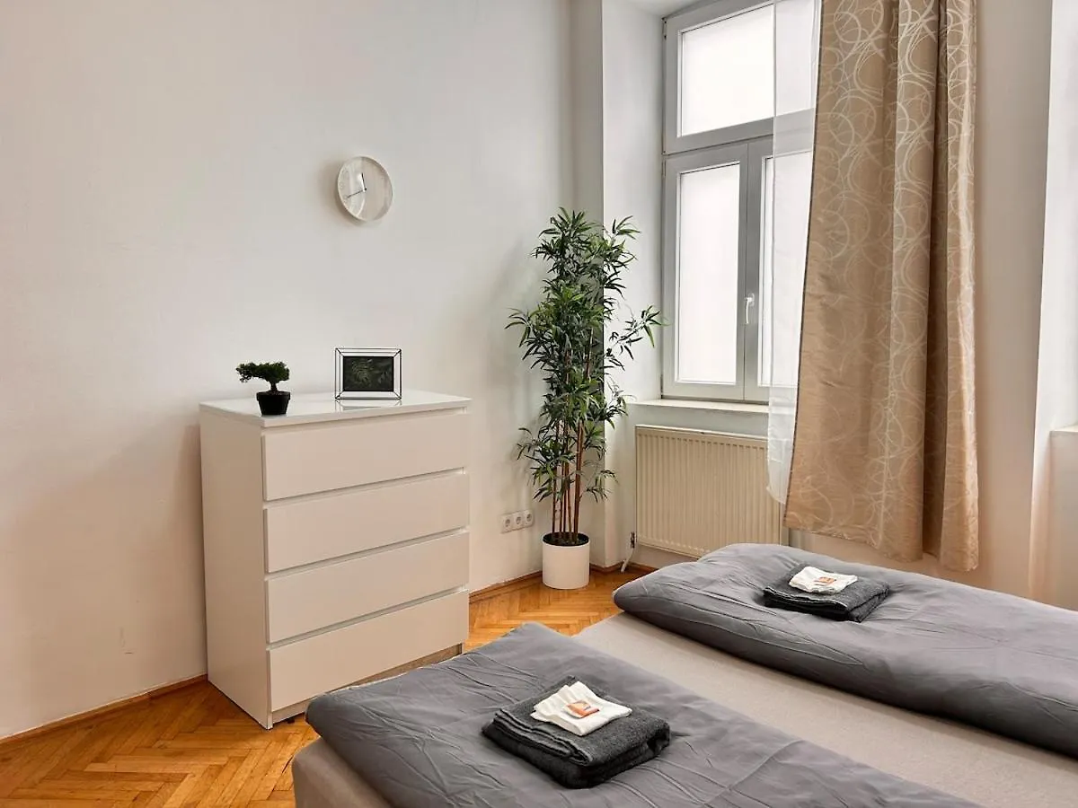 Spacious Central 4-Room Apartment For 6 Person - Near Subway Vienna