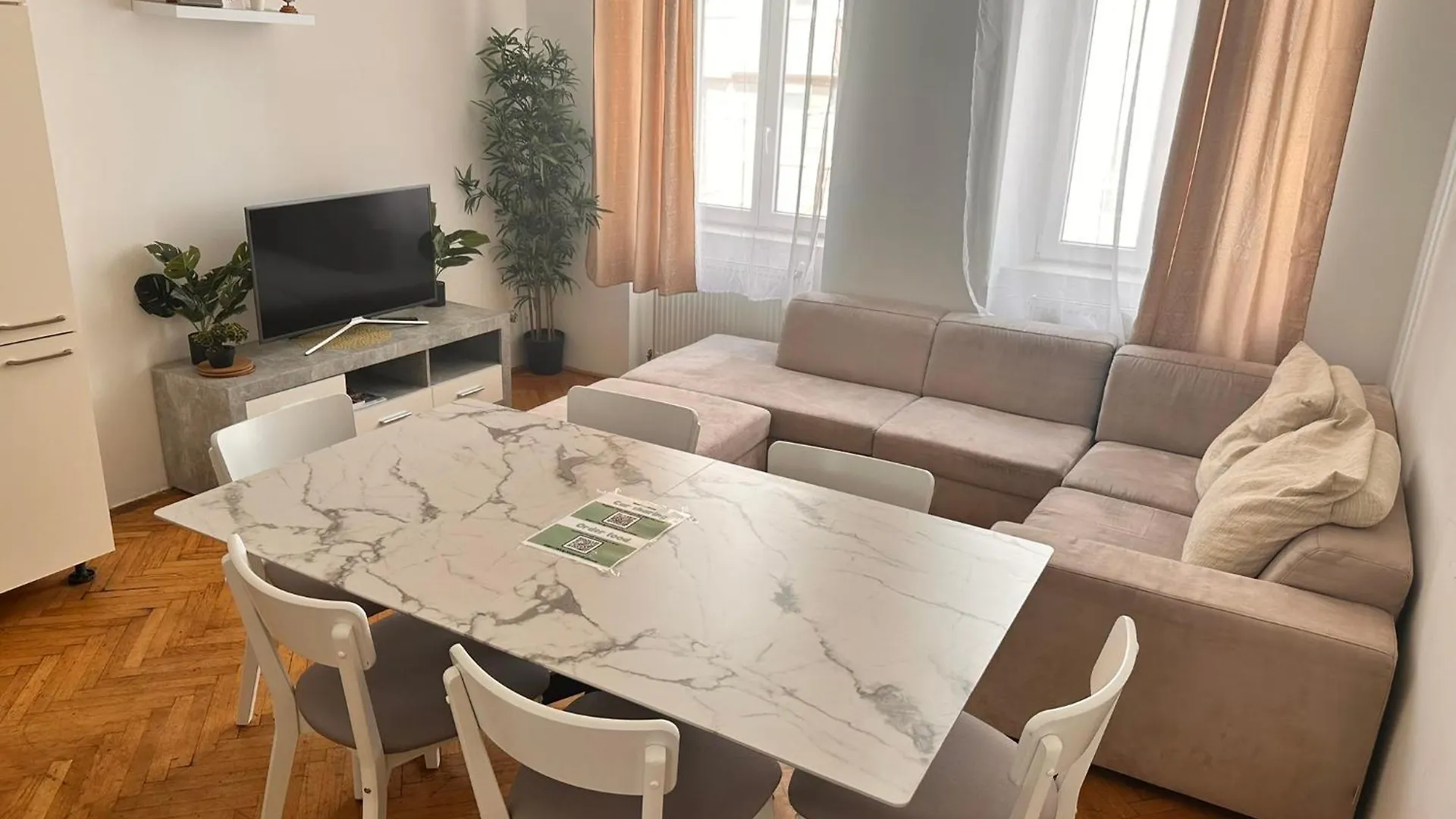 Spacious Central 4-Room Apartment For 6 Person - Near Subway Vienna